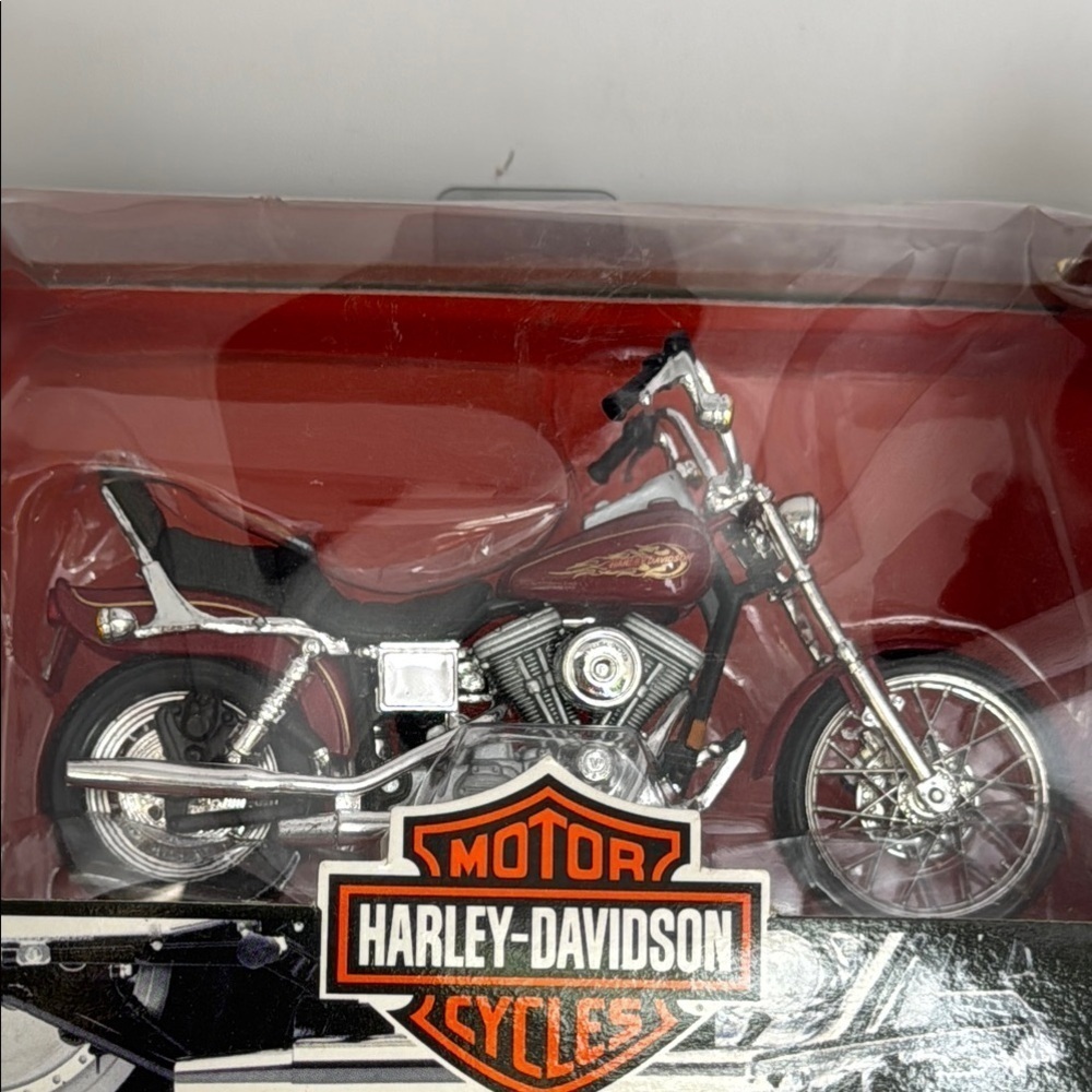 Harley-Davidson deal Dyna low rider Red and Silver Die-Cast Model